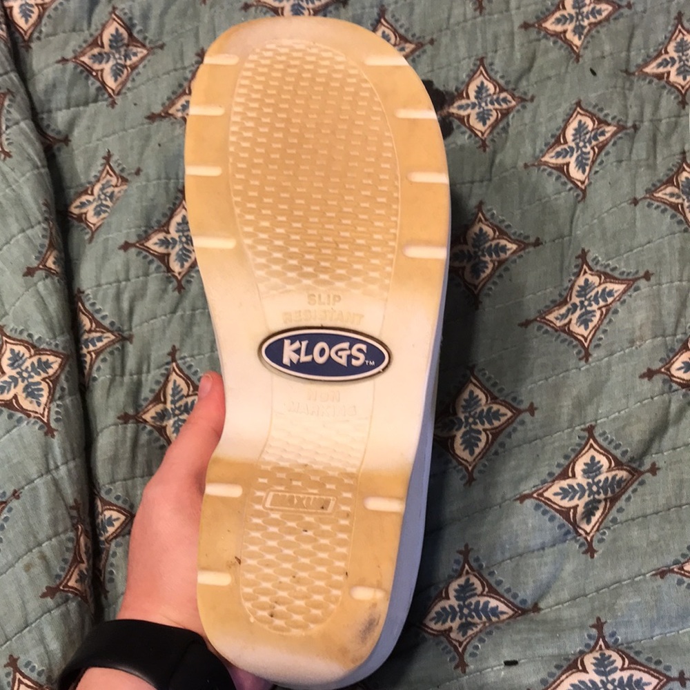 White KLOGS Nursing shoes. Shoes run a bit large. - Picture 7 of 11